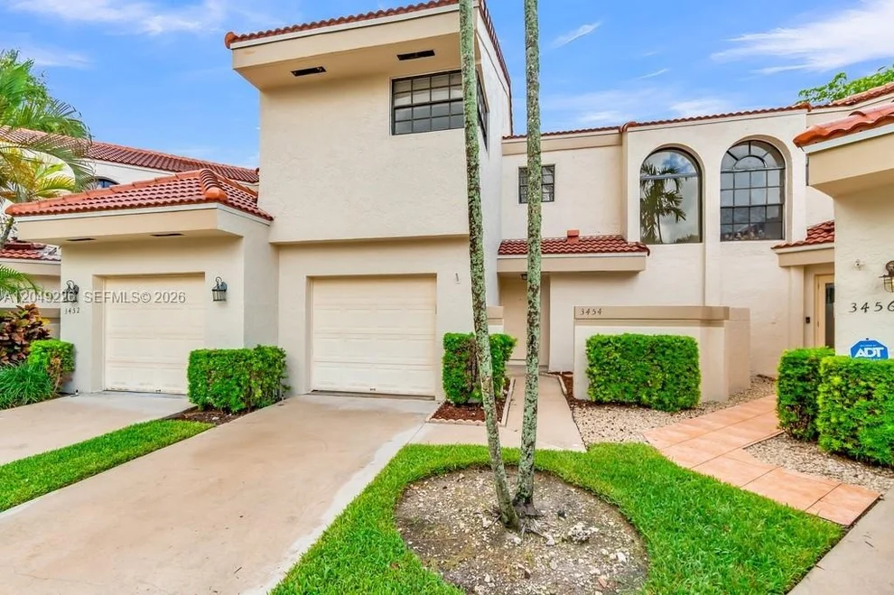 Unit for sale at 3454 Laurel Oaks Ln, Hollywood, FL 33021