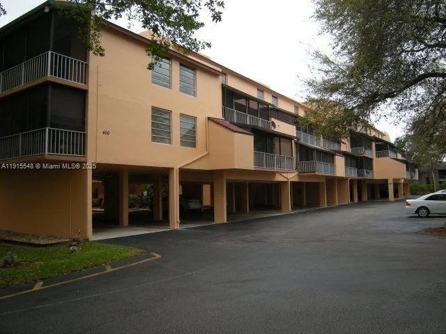 Unit for sale at 400 Commodore Dr, Plantation, FL 33325