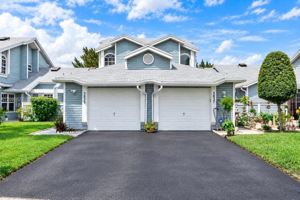 Unit for sale at 3839 Island Club Cir, Lake Worth, FL 33462