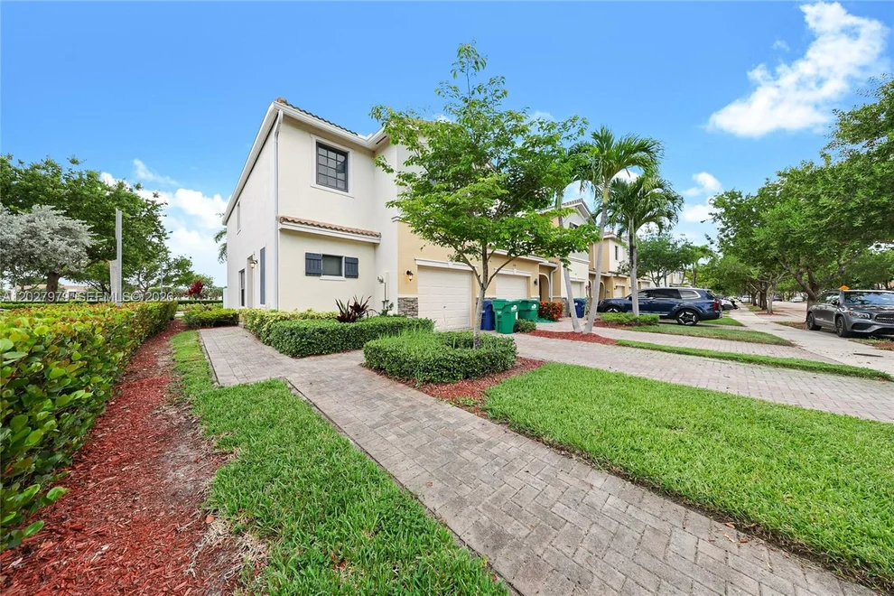 Unit for sale at 476 NE 194th Ter, Miami, FL 33179