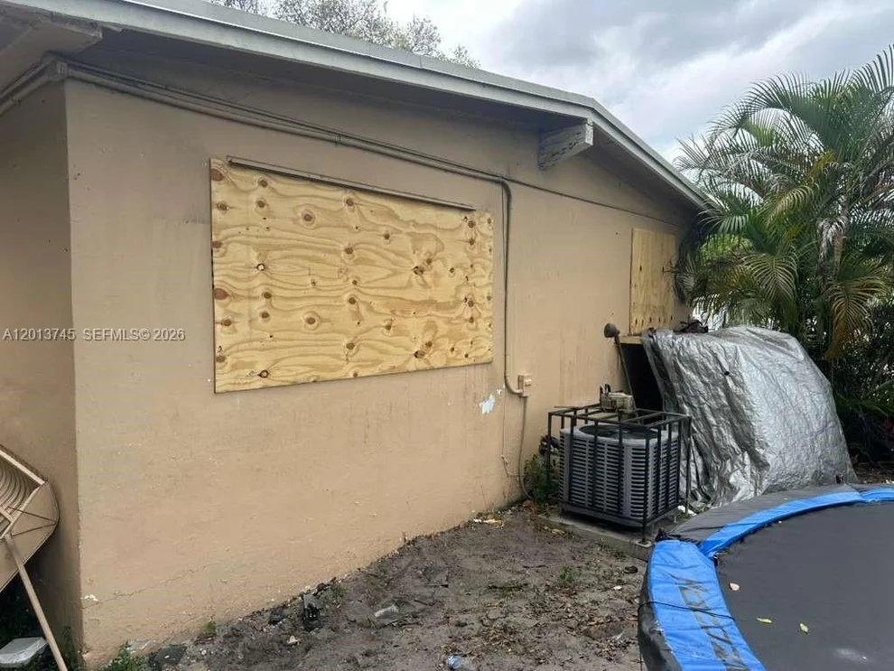 Unit for sale at 3910 SW 34th Ave, West Park, FL 33023