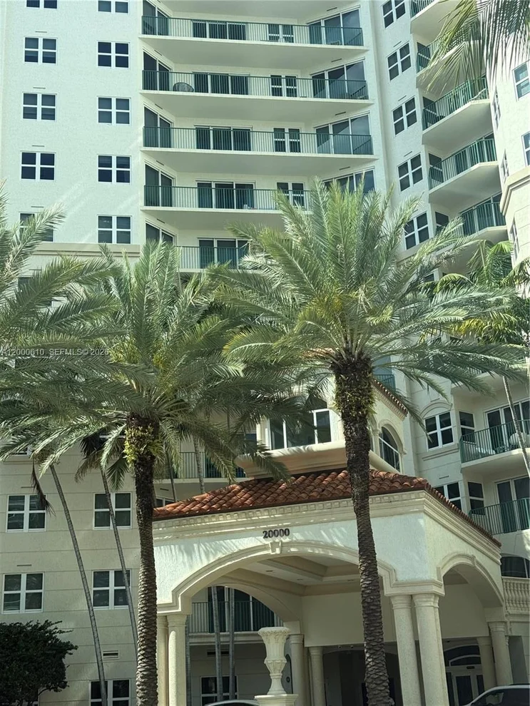 Unit for sale at 20000 E Country Club Dr, Aventura, FL 33180