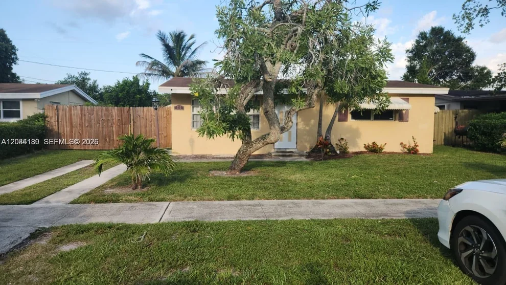 Unit for sale at 772 Gardenia Dr, Royal Palm Beach, FL 33411