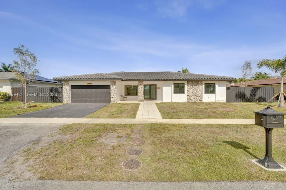Unit for sale at 16653 Golfview Dr, Weston, FL 33326