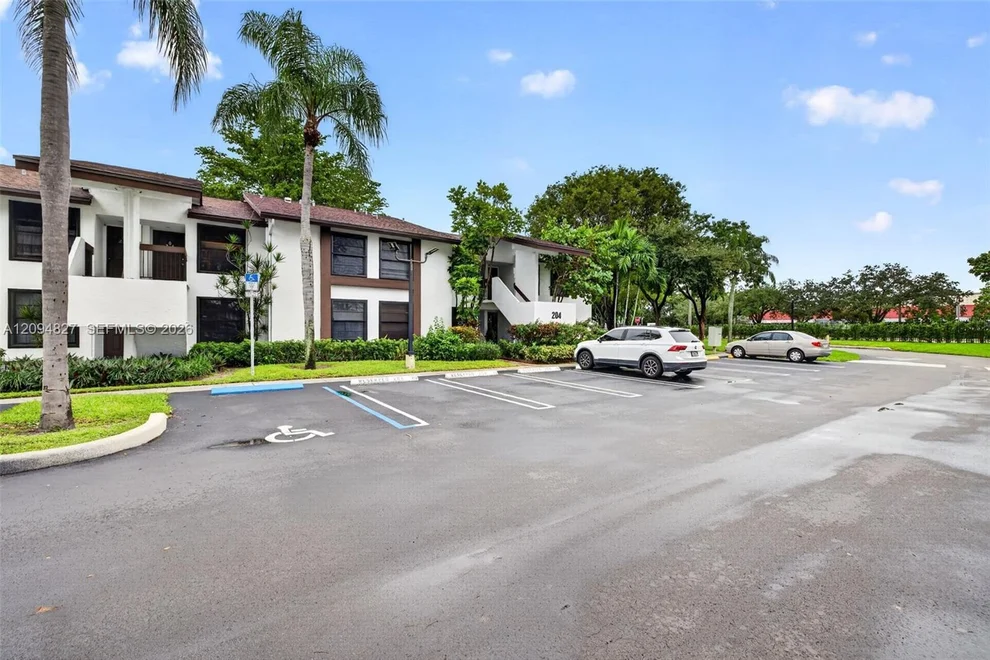Unit for sale at 204 Lake Pointe Dr, Oakland Park, FL 33309