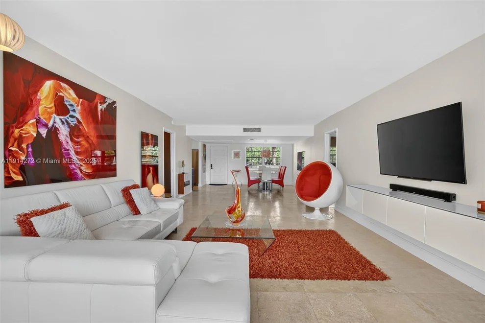 Unit for sale at 3611 Oaks Clubhouse Dr, Pompano Beach, FL 33069