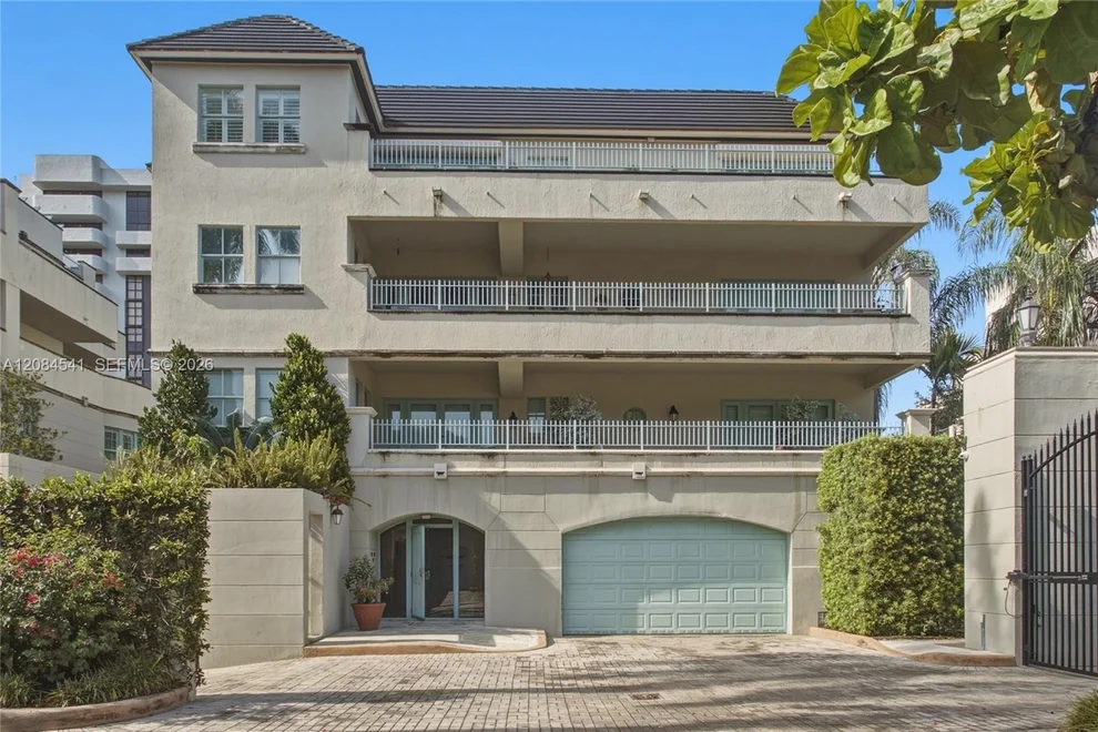 Unit for sale at 2600 Segovia St, Coral Gables, FL 33134