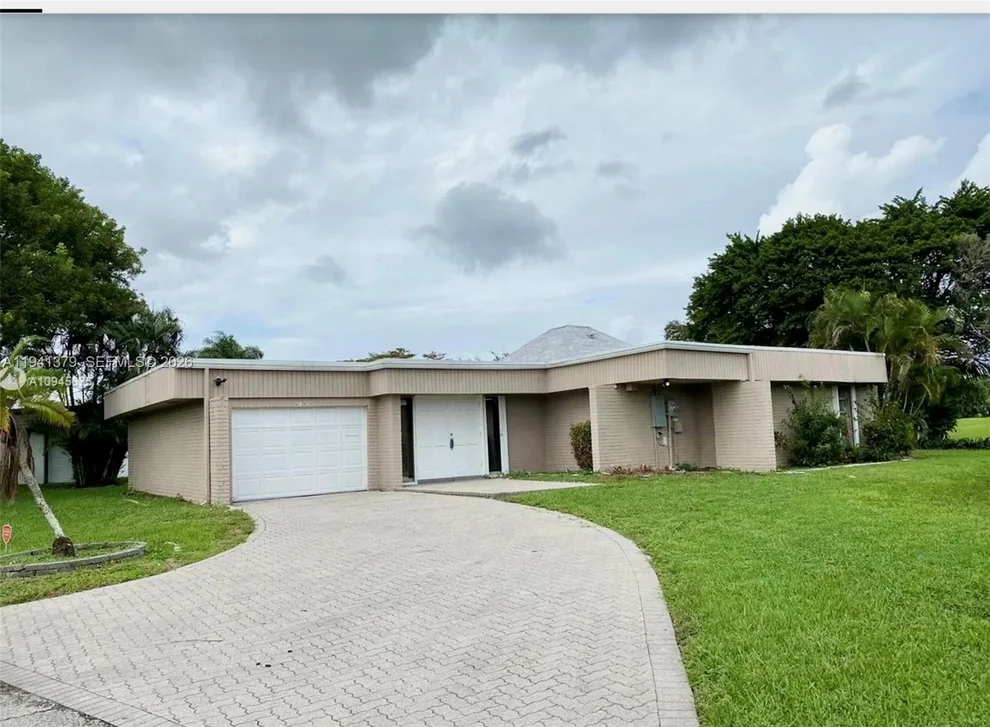 Unit for sale at 6105 Royal Poinciana Ln, Tamarac, FL 33319