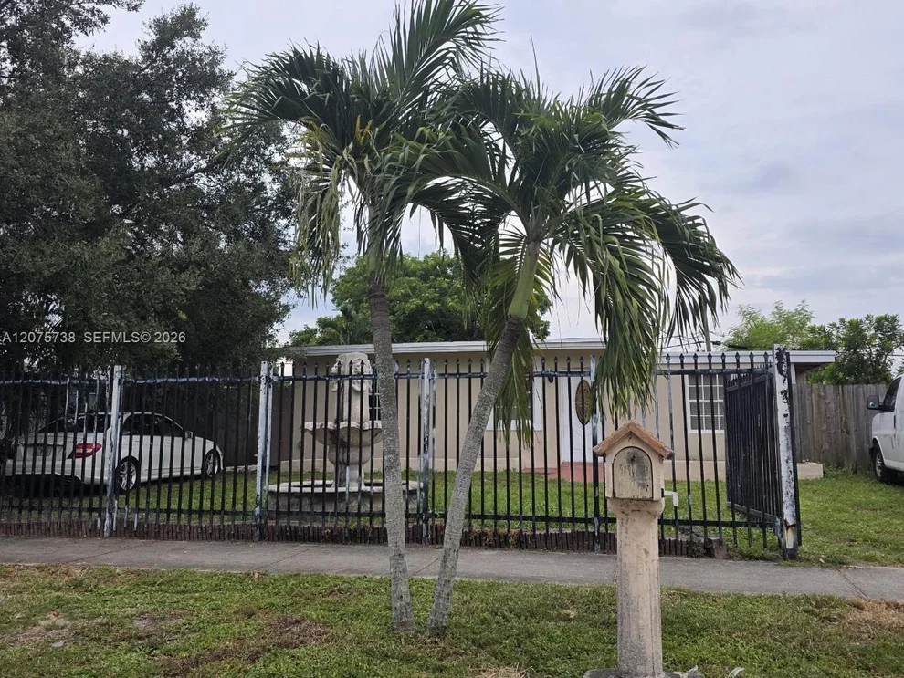 Unit for sale at 4570 SW 39th St, West Park, FL 33023