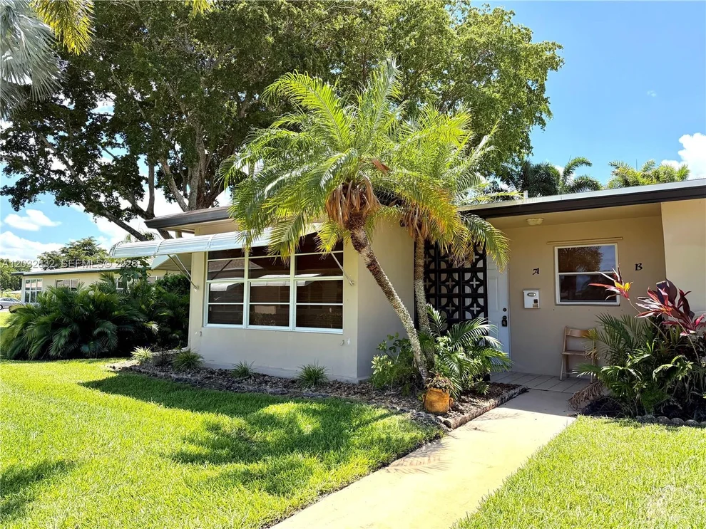 Unit for sale at 1042 North Dr, Delray Beach, FL 33445