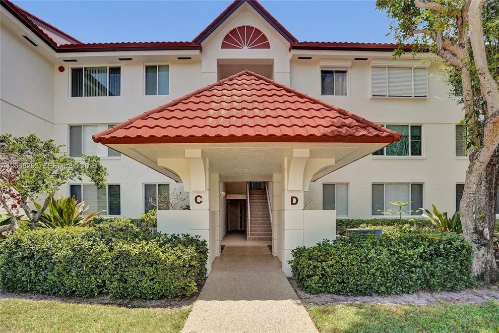 102 Half Moon Circle