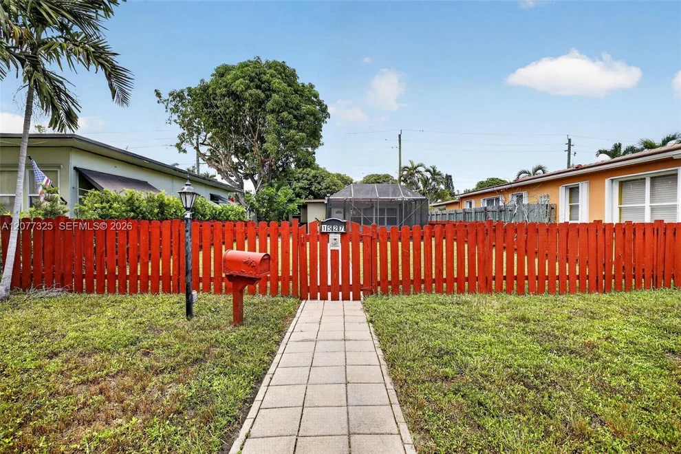 Unit for sale at 1527 Jackson St, Hollywood, FL 33020