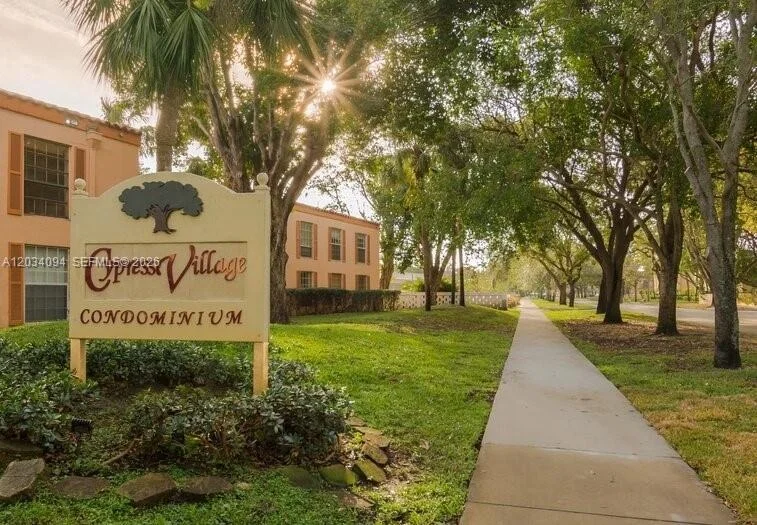 Unit for sale at 7208 Fairway Dr, Miami Lakes, FL 33014
