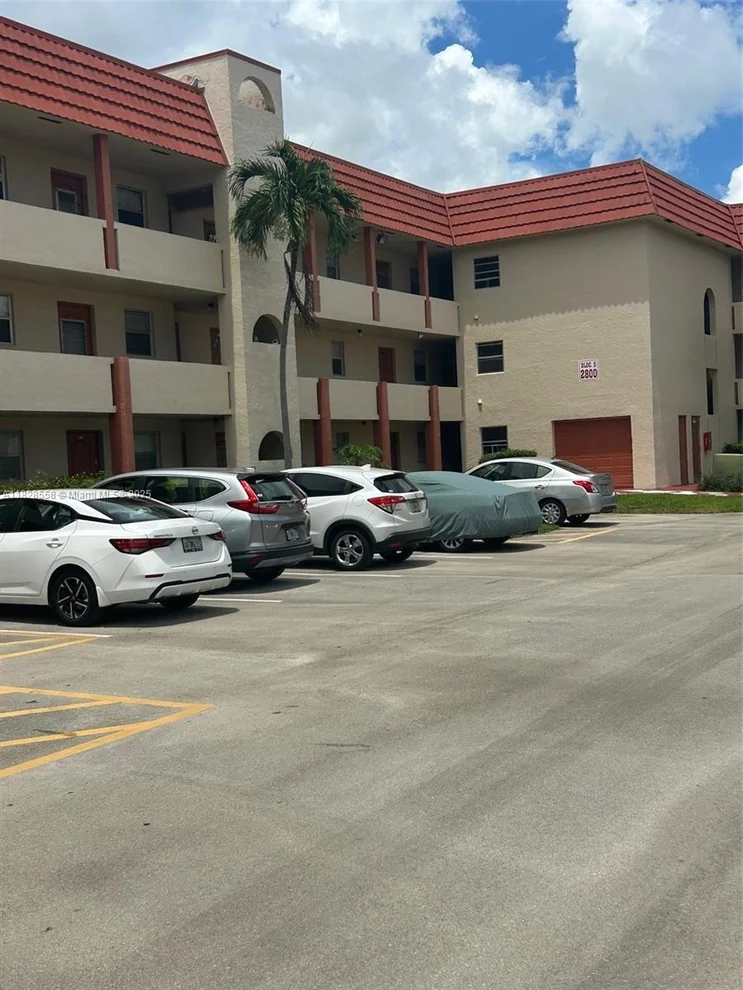 Unit for sale at 2800 W Sunrise Lakes Dr, Sunrise, FL 33322