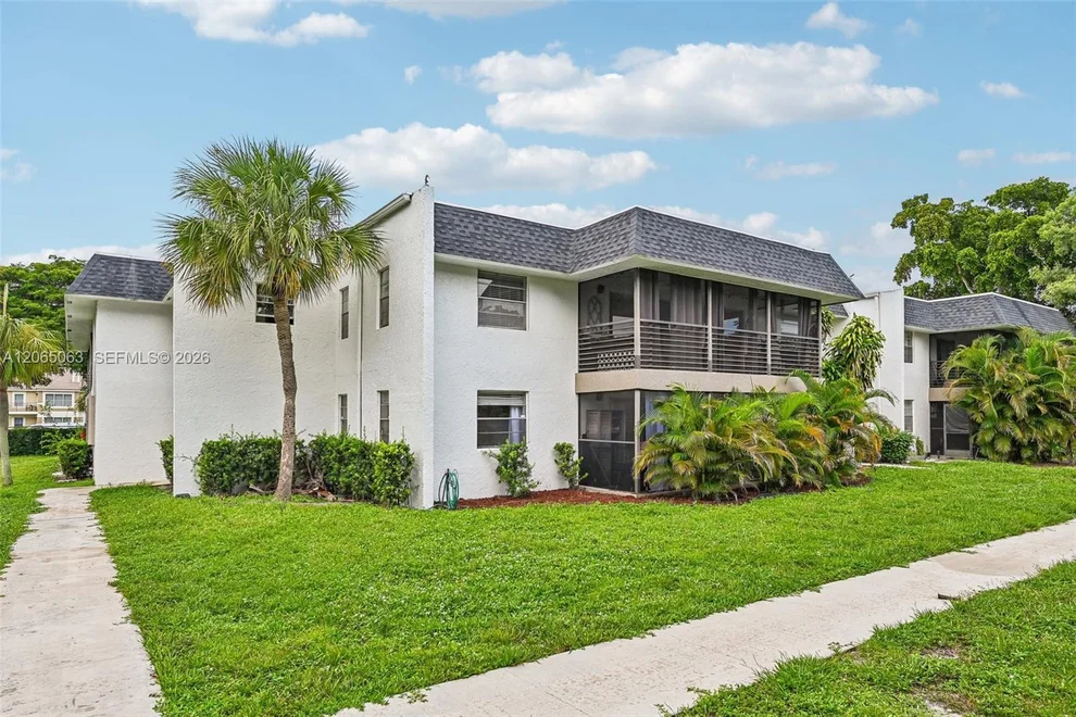 Unit for sale at 2830 Riverside Dr, Coral Springs, FL 33065