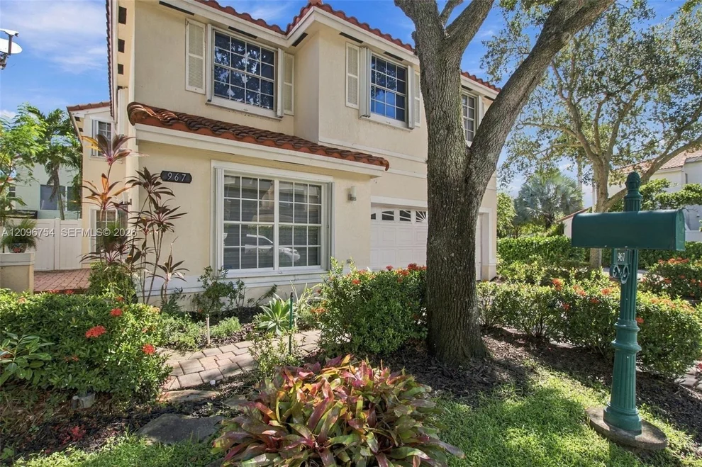 Unit for sale at 967 Azure Ln, Weston, FL 33326