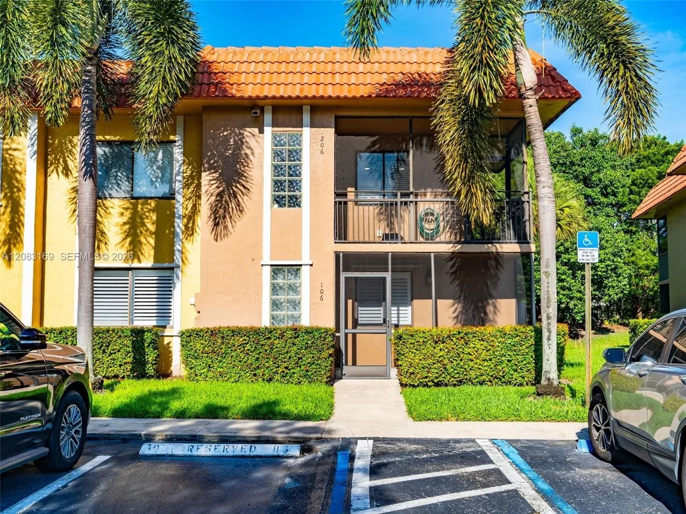 Unit for sale at 435 Lakeview Dr, Weston, FL 33326