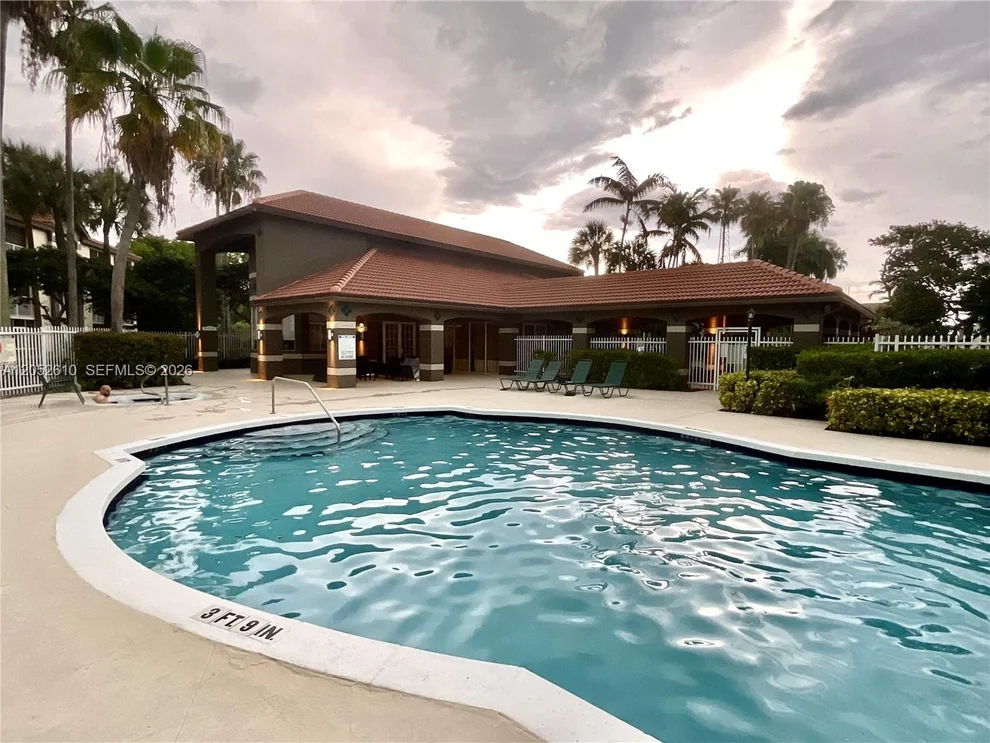 Unit for sale at 420 S Park RD, Hollywood, FL 33021
