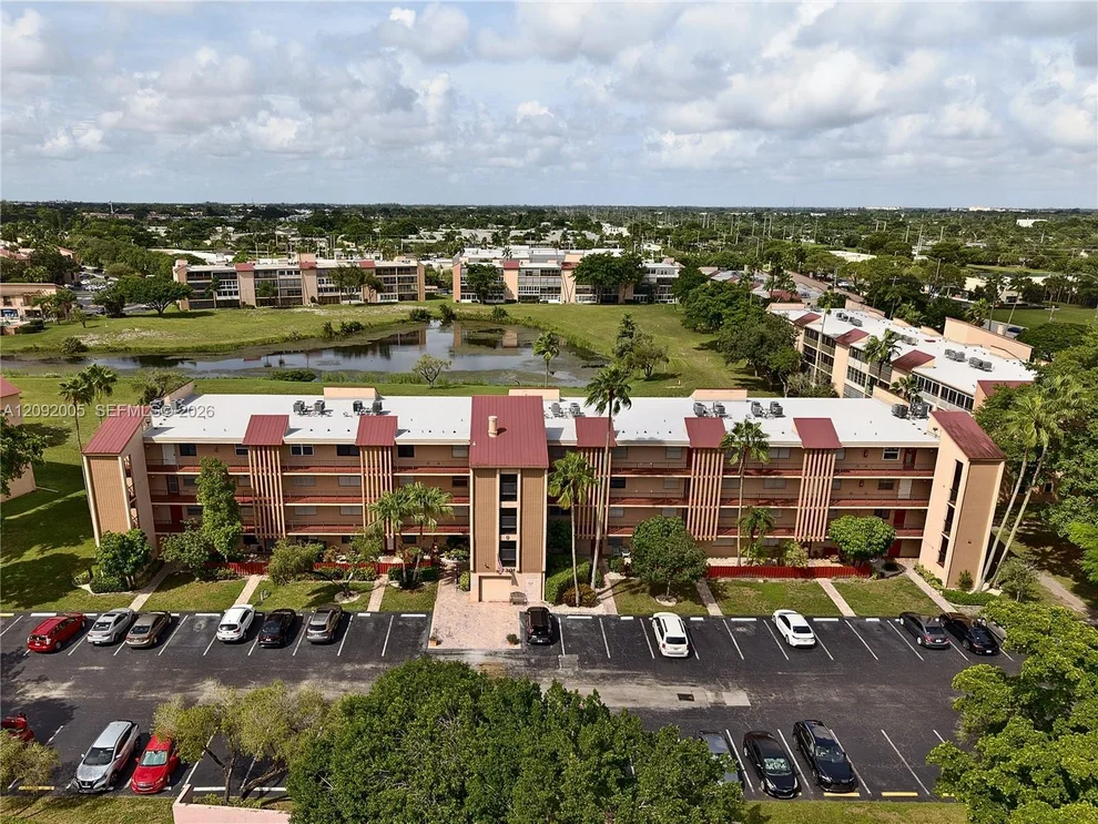 Unit for sale at 7301 NW 1st St, Margate, FL 33063