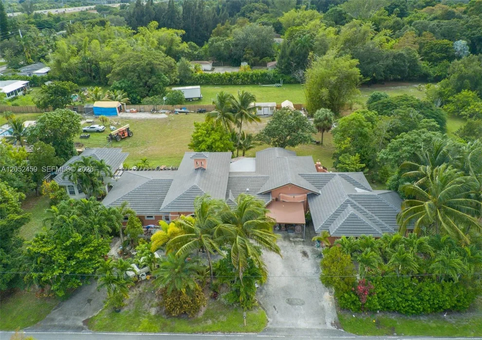 Unit for sale at 5400 Palm Tree Rd, Plantation, FL 33317