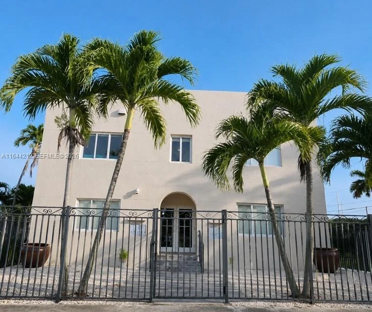 Unit for sale at 2500 NE 192nd St, Miami, FL 33180