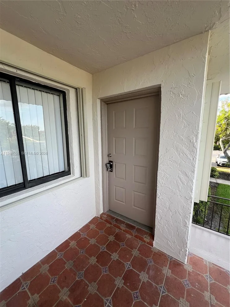 Unit for sale at 379 Lakeview Dr, Weston, FL 33326
