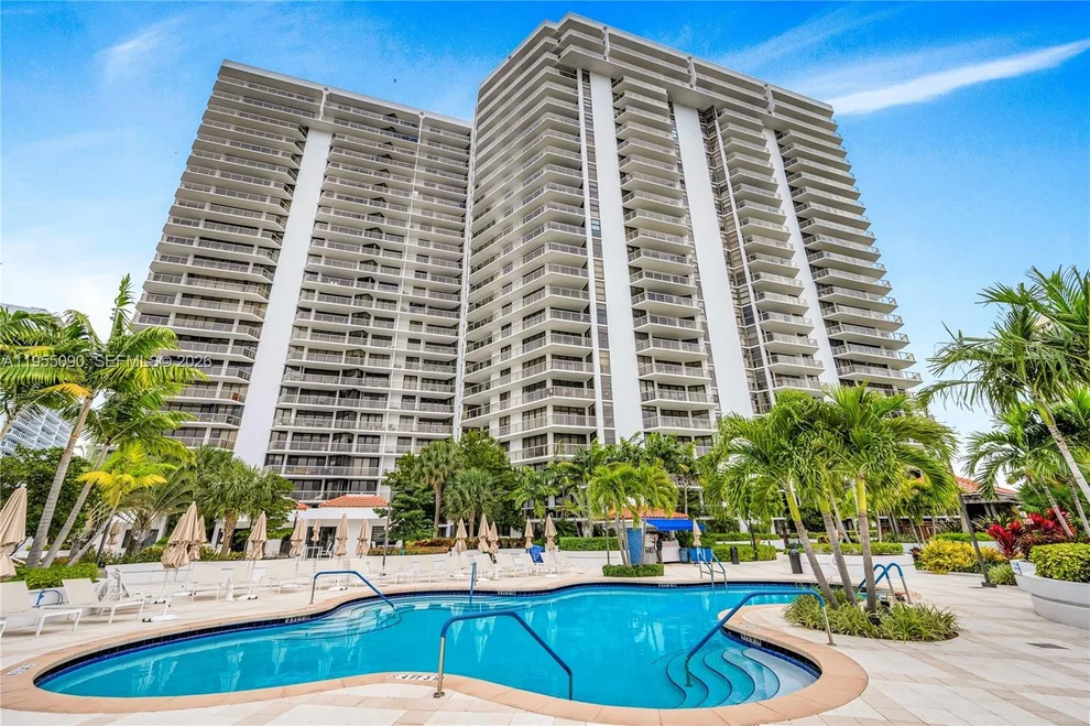 Unit for sale at 20281 E Country Club Dr, Aventura, FL 33180