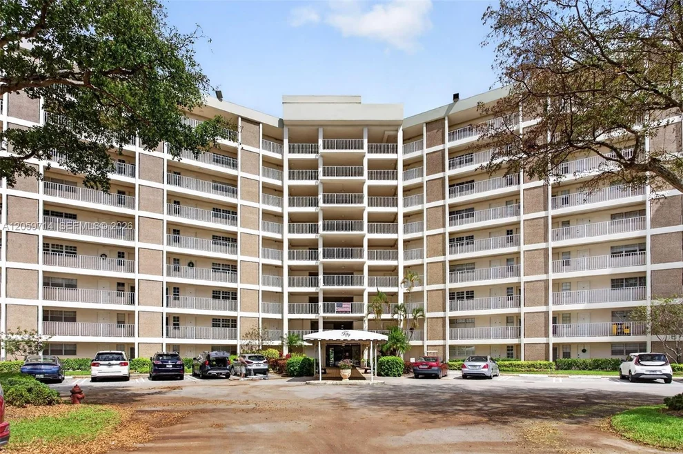 Unit for sale at 3090 N Course Dr, Pompano Beach, FL 33069