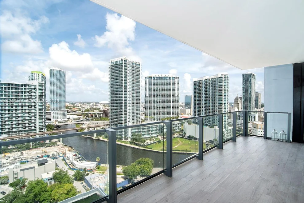 Unit for sale at 68 SE 6th St, Miami, FL 33131