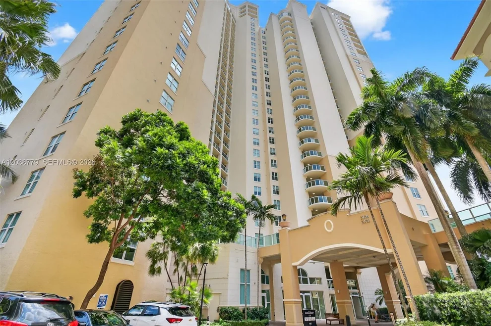 Unit for sale at 3330 NE 190th St, Aventura, FL 33180