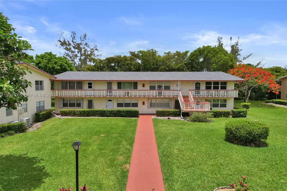 Unit for sale at 47 Camden, West Palm Beach, FL 33417