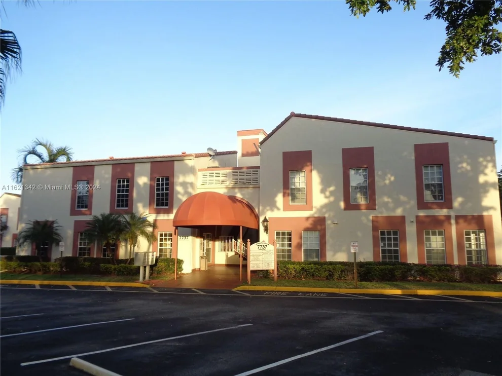 Unit for sale at 7737 N University Dr, Tamarac, FL 33321