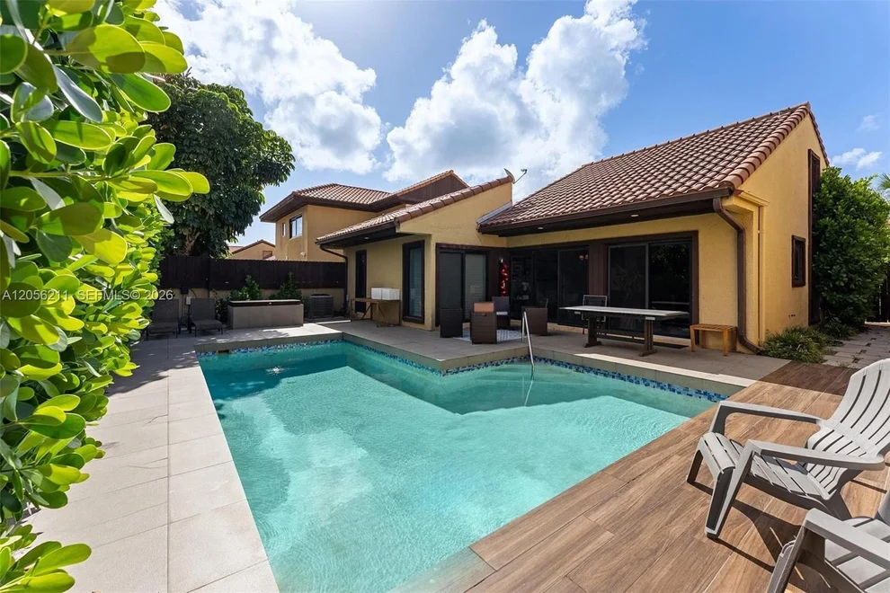 Unit for sale at 1017 NE 202nd Ln, Miami, FL 33179