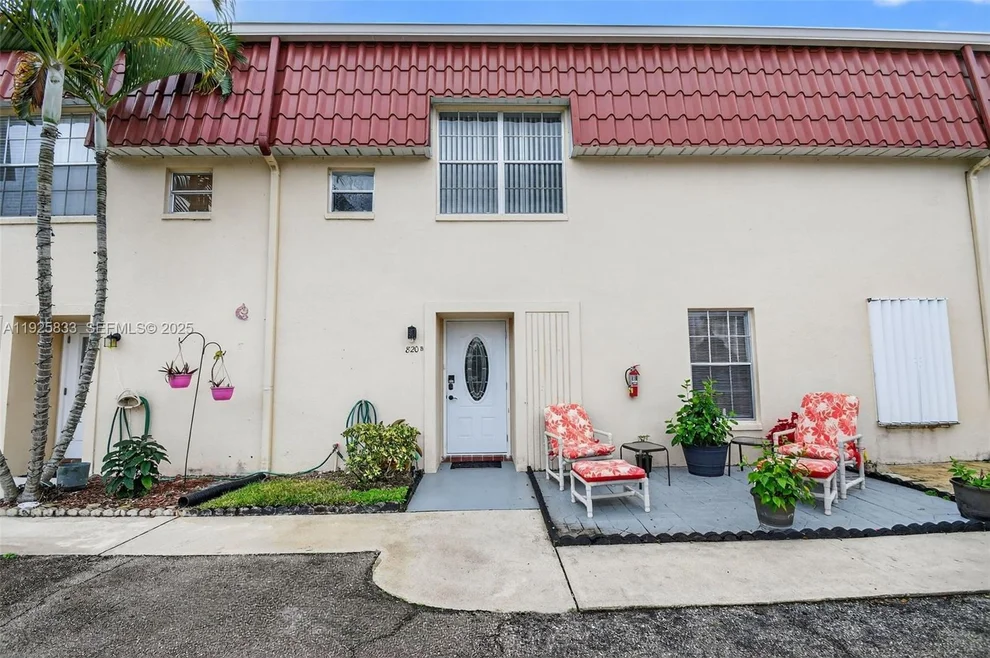 Unit for sale at 820 Salem Ln, Lake Worth, FL 33467