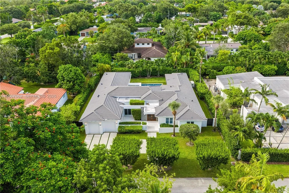 Unit for sale at 7101 SW 60th St, Miami, FL 33143