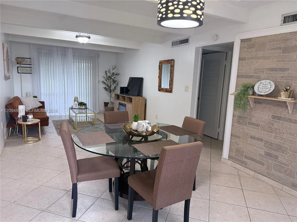 Unit for sale at 925 Club Circle, Lake Wales, FL 33854