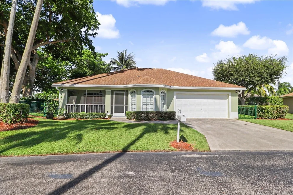 Unit for sale at 572 SE 18th Dr, Homestead, FL 33033