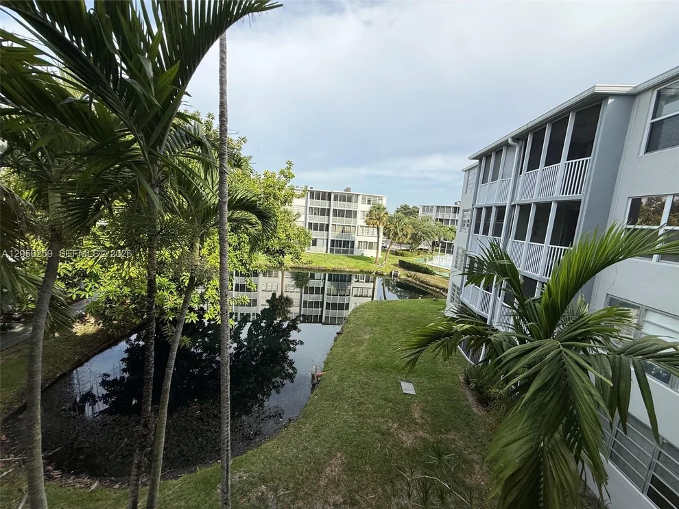 Unit for sale at 1670 NE 191st St, Miami, FL 33179