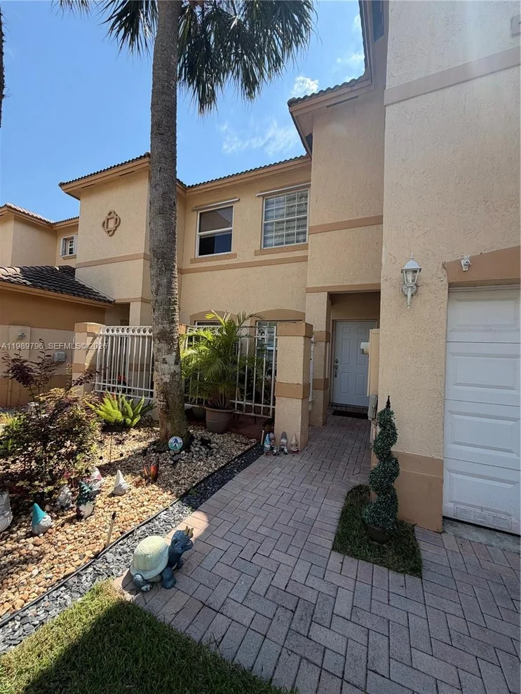 Unit for sale at 809 NW 170th Ter, Pembroke Pines, FL 33028