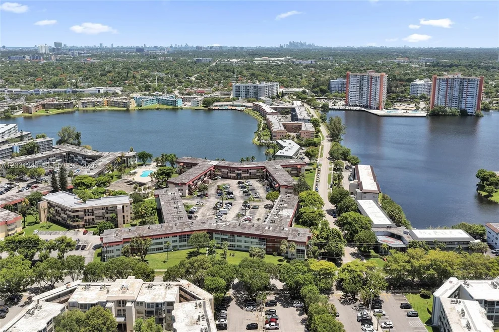 Unit for sale at 1400 NE 191st St, Miami, FL 33179