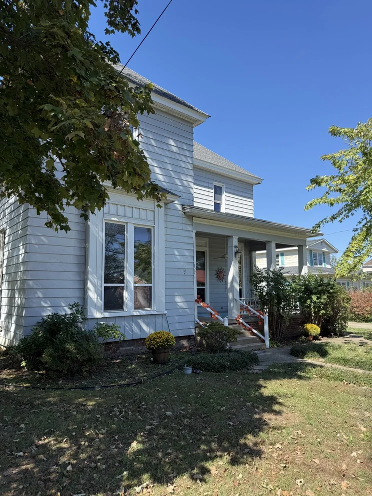 Unit for sale at 527 7th St S, Mayfield, KY 42066