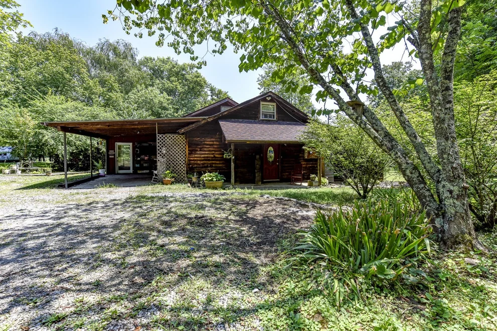 Unit for sale at 113 W Vinegar Valley Rd, Friendsville, TN 37737