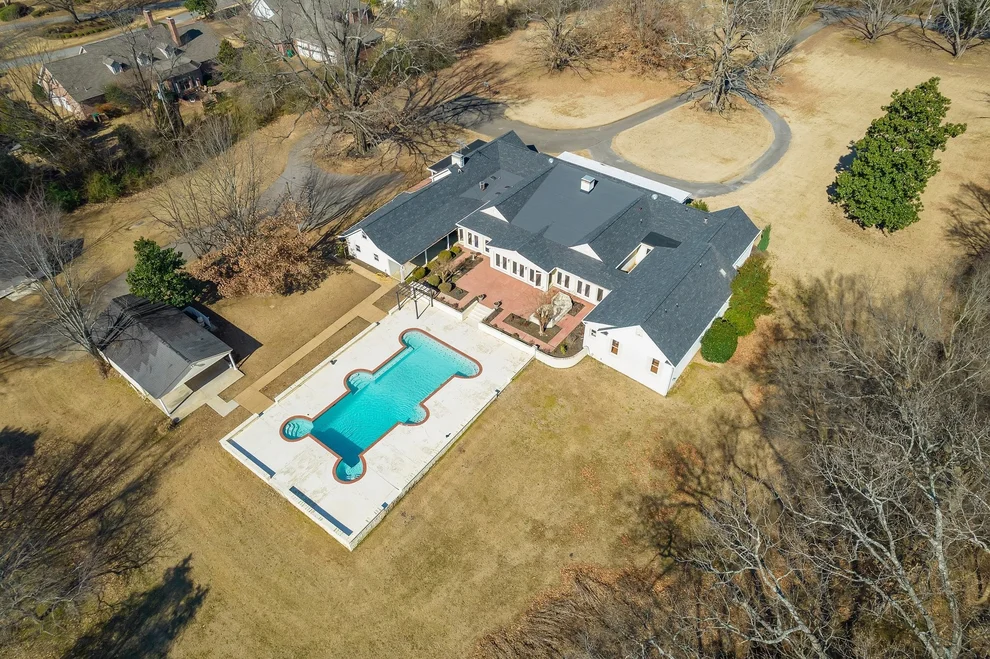Unit for sale at 222 Country Club Ln, Jackson, TN 38305