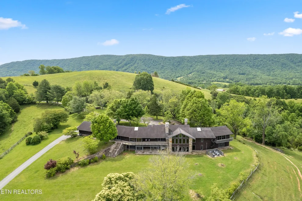 Unit for sale at 429 McAnally Rd, Thorn Hill, TN 37881