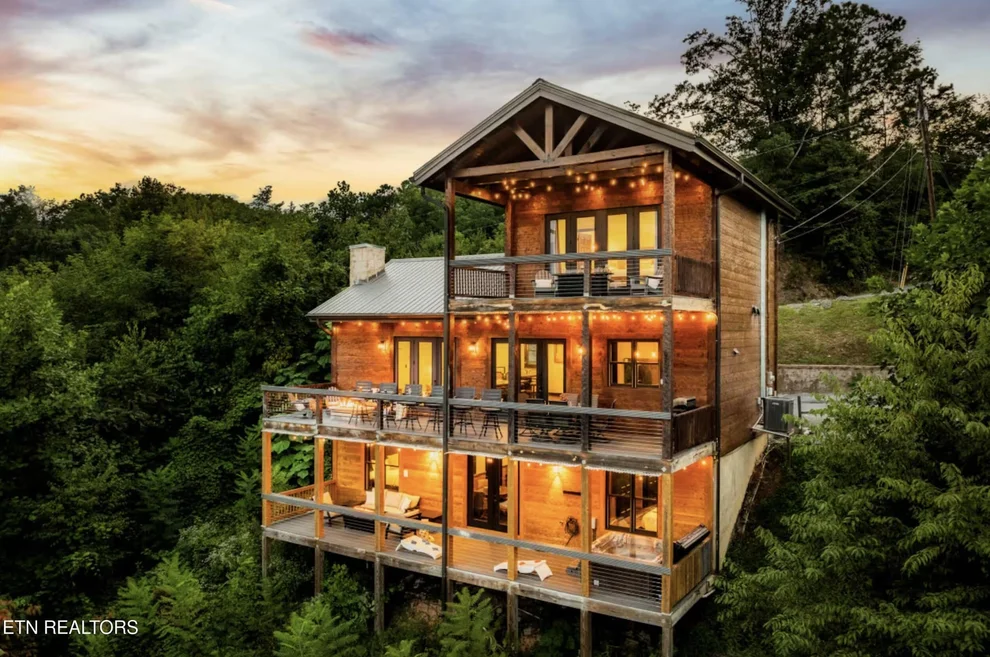 Unit for sale at 1015 Twin Oaks Rd, Gatlinburg, TN 37738
