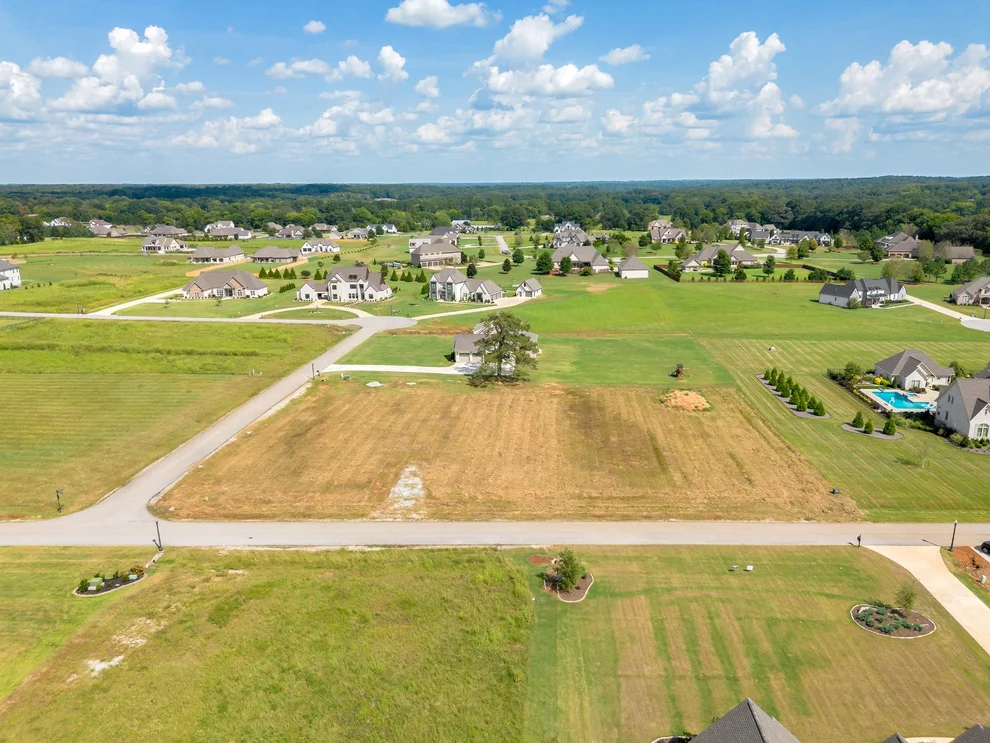 Unit for sale at 541 Graham Cir, Florence, AL 35634