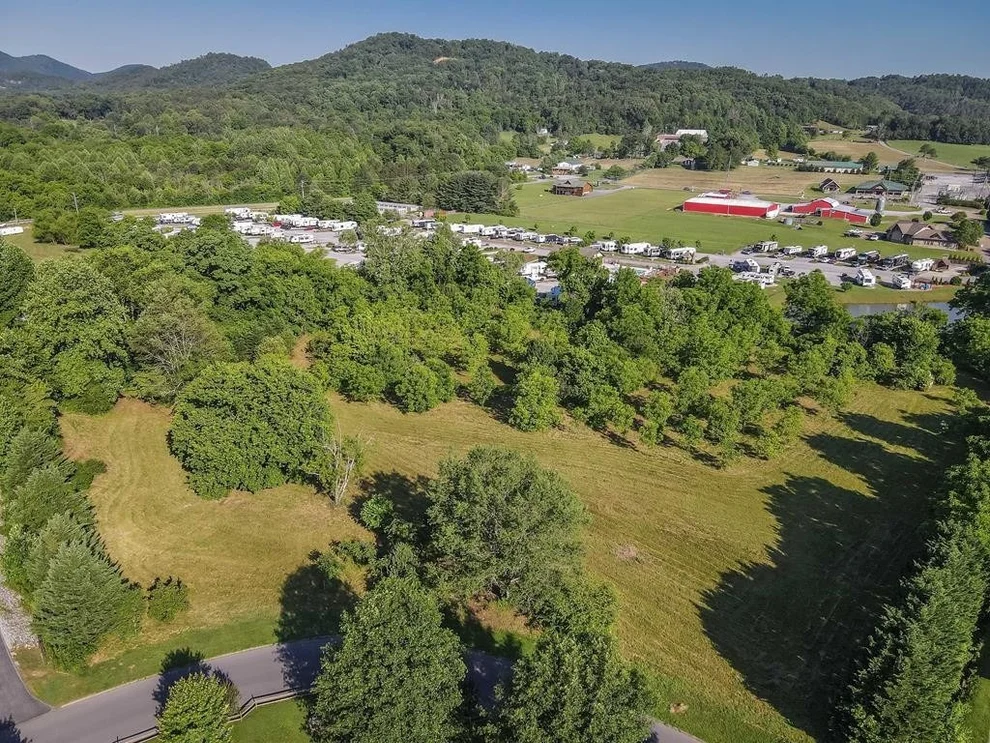 Photo of 10 Cove Meadows Drive, Sevierville, TN 37862