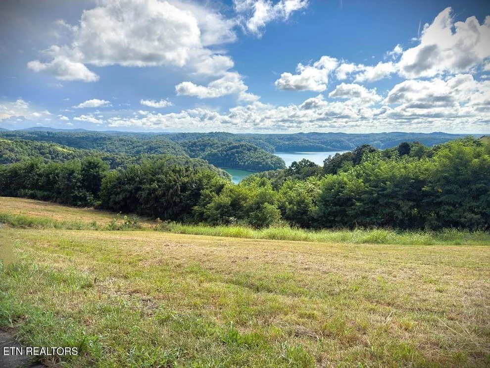 Unit for sale at 30 Bass Road, Hilham, TN 38568