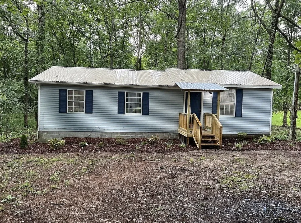 Unit for sale at 136 Beechview Dr, Clifton, TN 38425