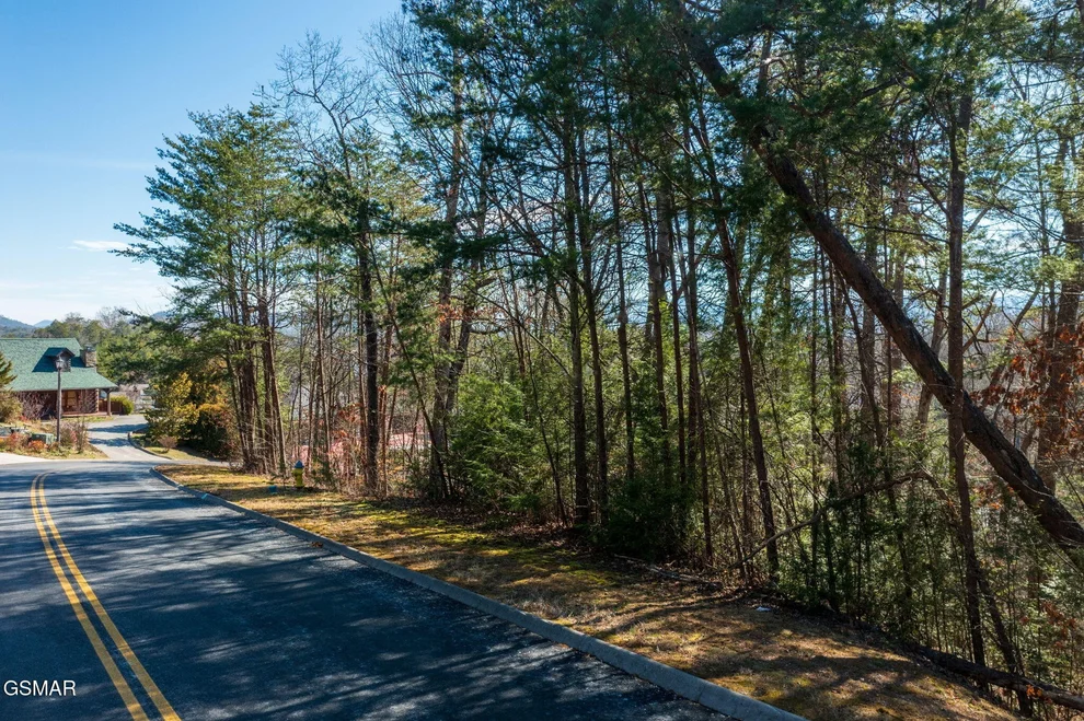 Unit for sale at 40 Kings Hills Blvd, Pigeon Forge, TN 37863